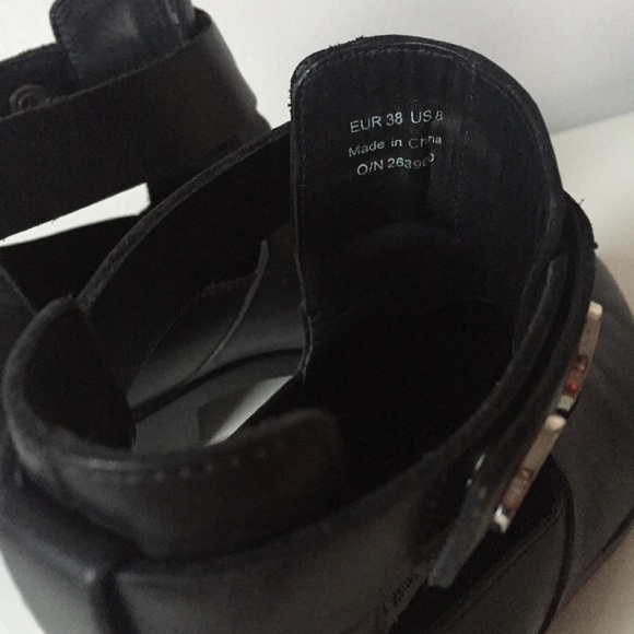 & OTHER STORIES Black Buckle Cutout Booties 38 - Picture 6 of 8